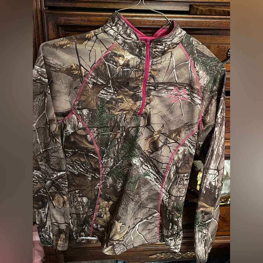 real tree camo sweat shirt with pink detailing